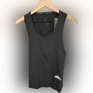 Nike trail run tank / NWT / BLACK / MED / smoke free